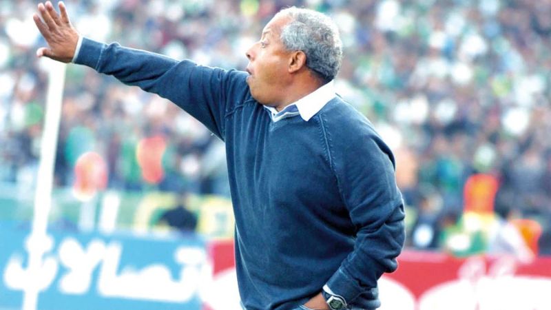 Mohamed Fakhir bắt đầu hành trình trên sân cỏ